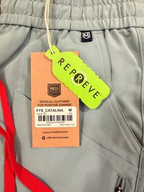 MEDICLO Catalina Scrub Joggers - Light Green with Red Drawstring